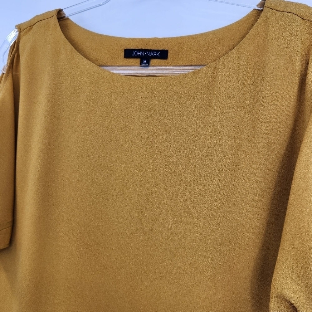 John Mark Cold Shoulder Boxy Blouse Womens Size Medium Gold Short Sleeve - Picture 2 of 7